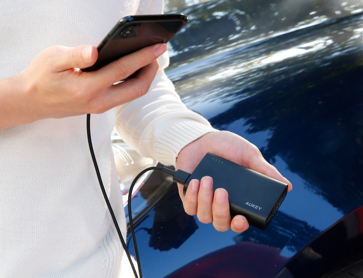 PB-XD12 Black ultraszybki Power Bank | 10000 mAh | 4xUSB | 9A | Quick Charge 3.0 | Power Delivery | kabel USB-C